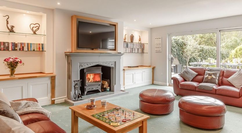 Photo of 5 Bed in Marhamchurch