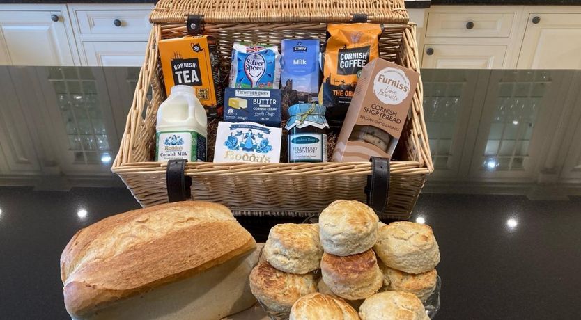 Photo of 5 Bed in Marhamchurch