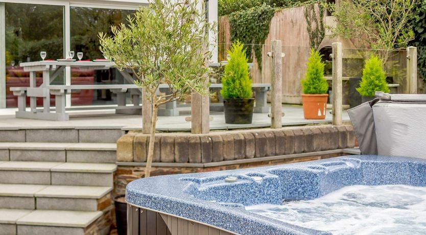 Photo of 5 Bed in Bude