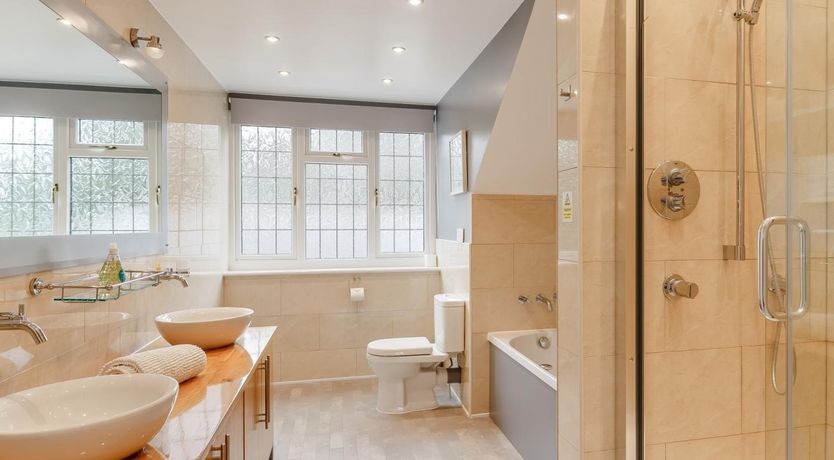 Photo of 5 Bed in Bude