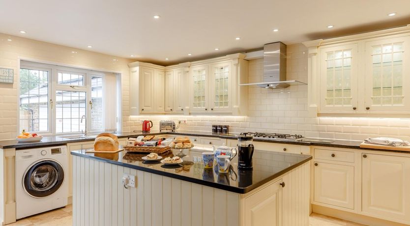 Photo of 5 Bed in Bude