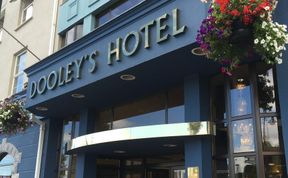 Photo of Dooleys Hotel