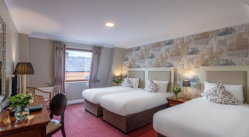 Photo of Dooleys Hotel