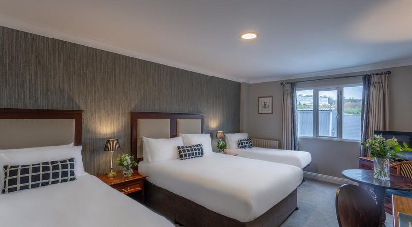 Photo of Dooleys Hotel