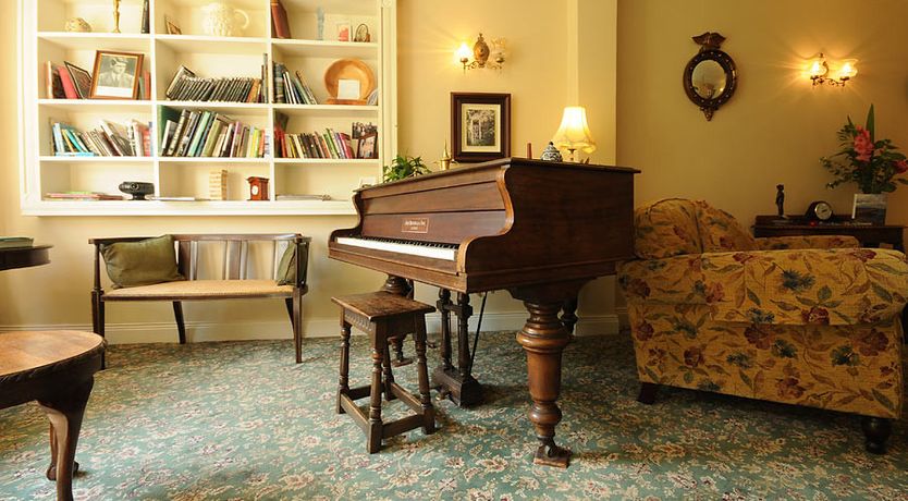 Photo of Caseys Hotel