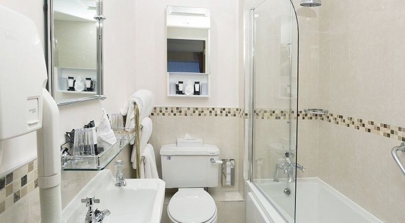 Photo of Wynns Hotel