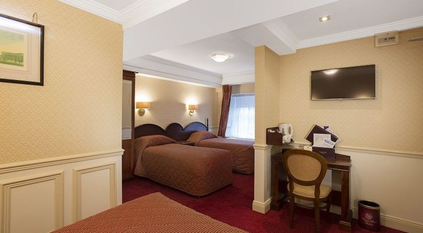 Photo of Wynns Hotel