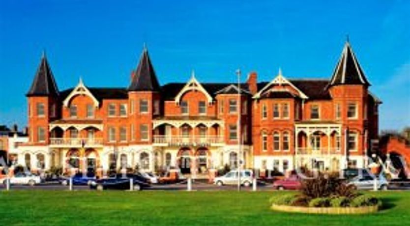 Photo of Esplanade Hotel