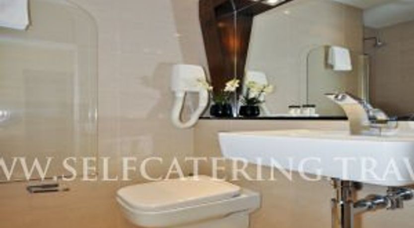 Photo of Flannerys Hotel Galway