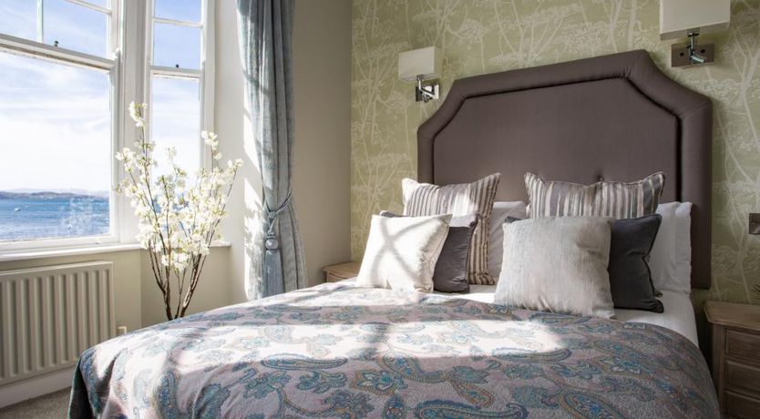 Photo of Eccles Hotel