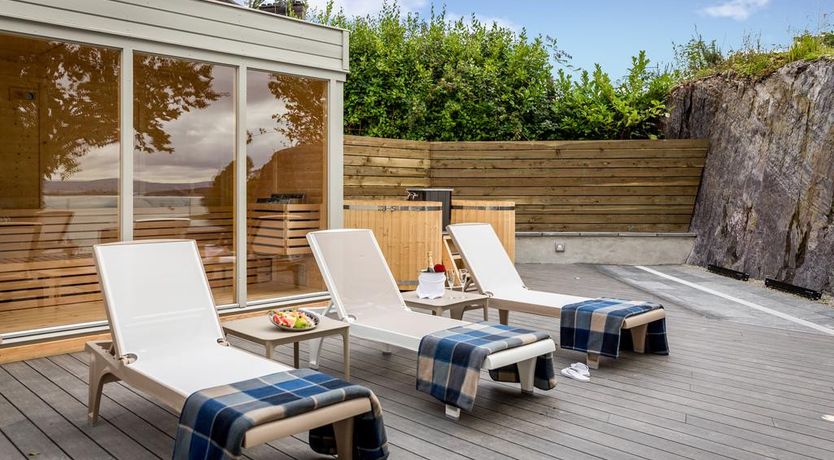 Photo of Eccles Hotel