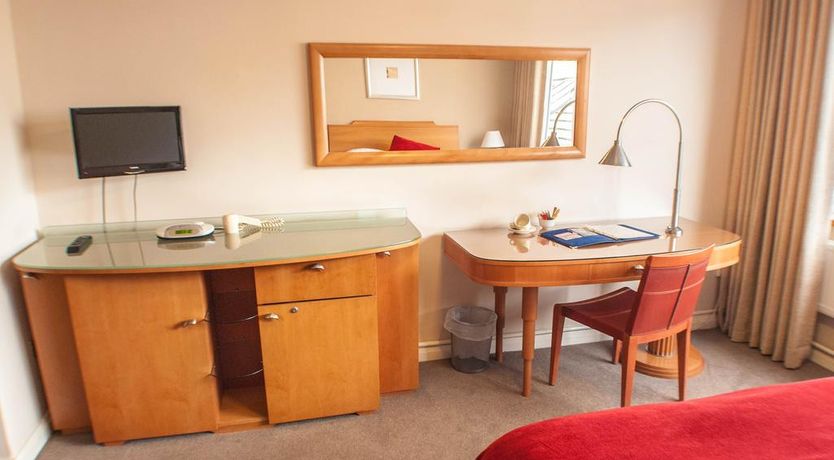 Photo of Alcock And Brown Hotel