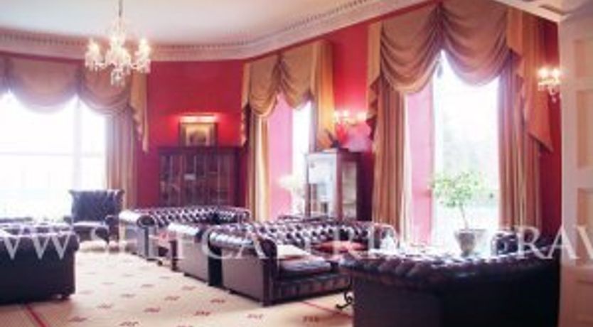 Photo of Castle Oaks House Hotel