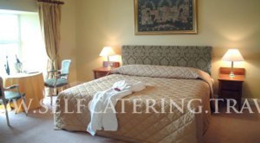 Photo of Castle Oaks House Hotel