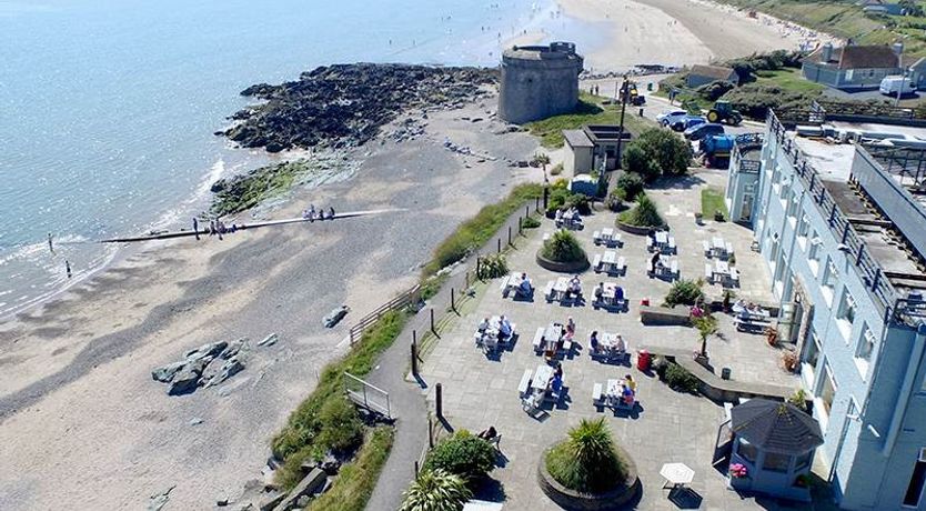 Photo of Shoreline Hotel