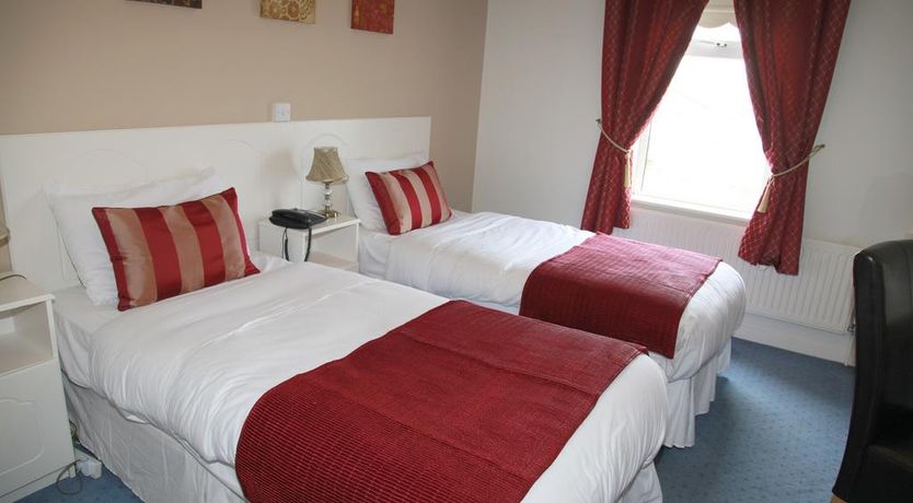 Photo of Dalton Inn Hotel