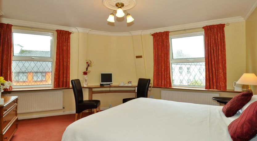 Photo of Dalton Inn Hotel