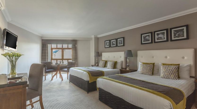 Photo of Glenroyal Hotel