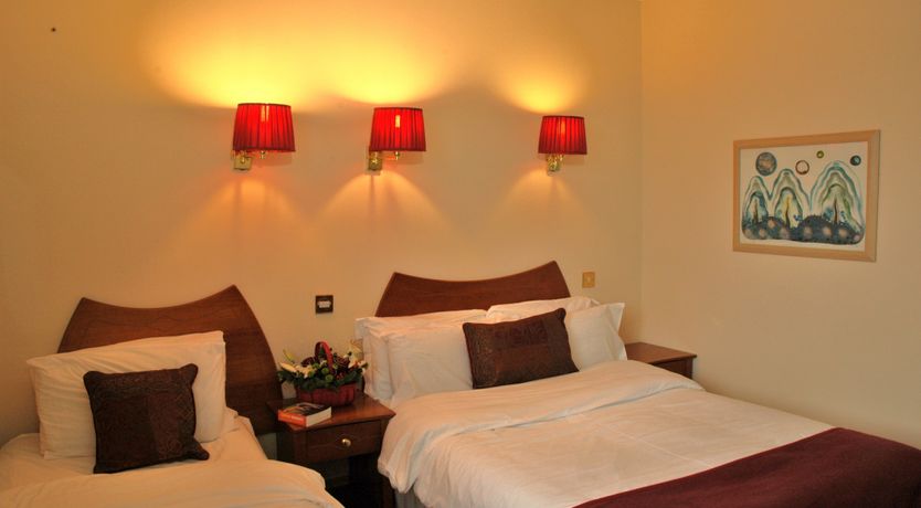 Photo of Uppercross House Hotel