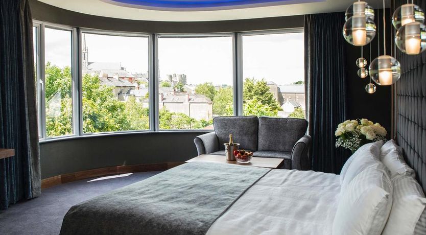 Photo of Riverside Park Hotel