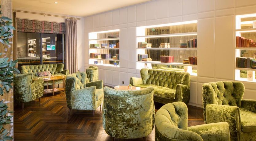 Photo of Menlo Park Hotel