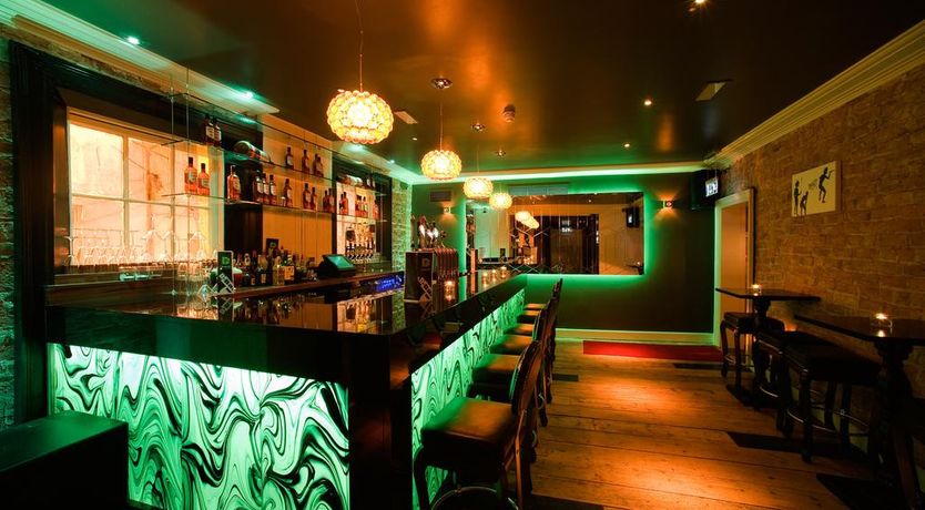 Photo of Treacys Hotel