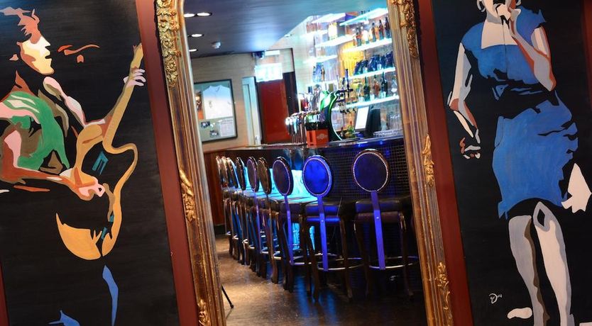 Photo of Treacys Hotel