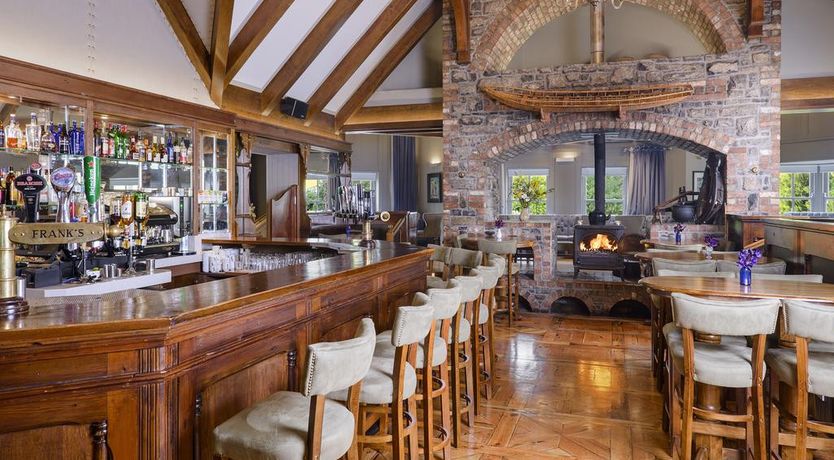 Photo of Meadowlands Hotel