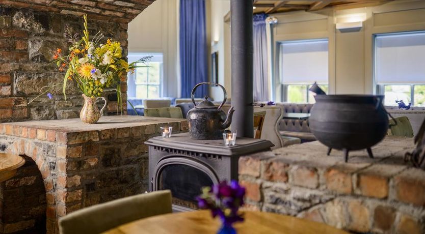 Photo of Meadowlands Hotel