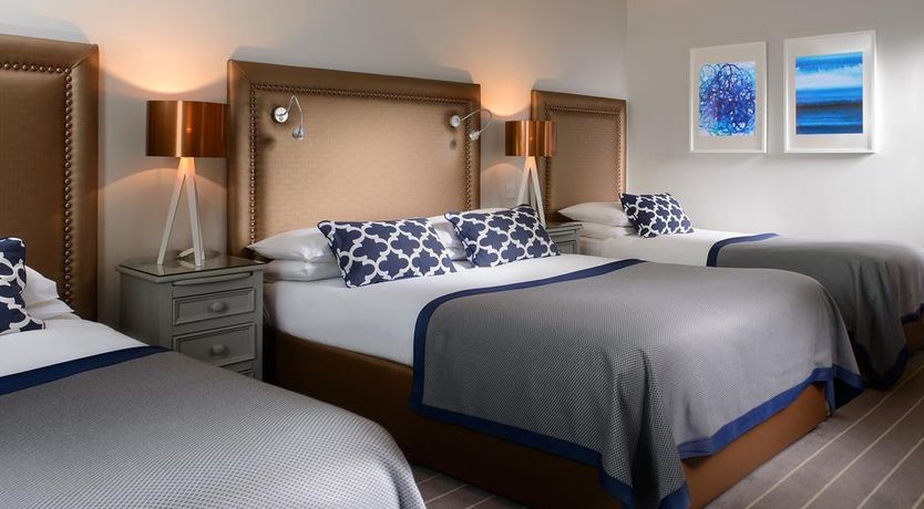 Photo of Meadowlands Hotel