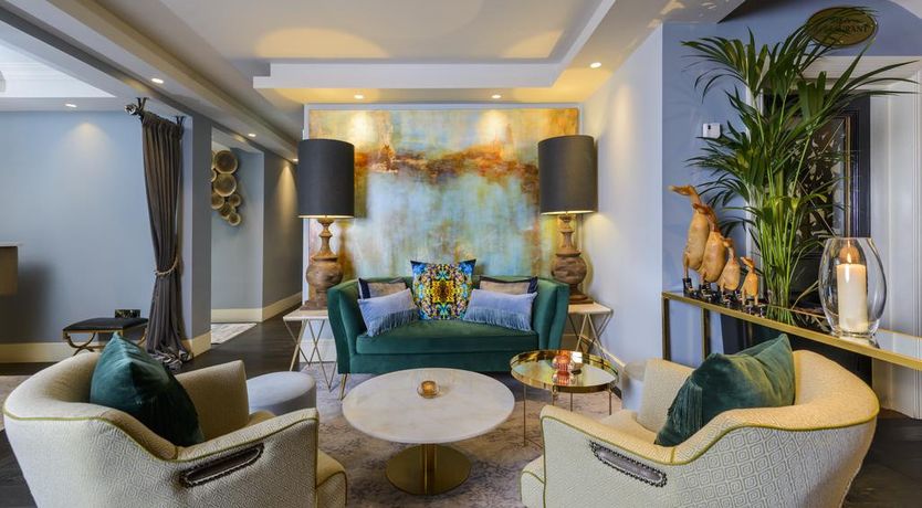 Photo of Victoria House Hotel