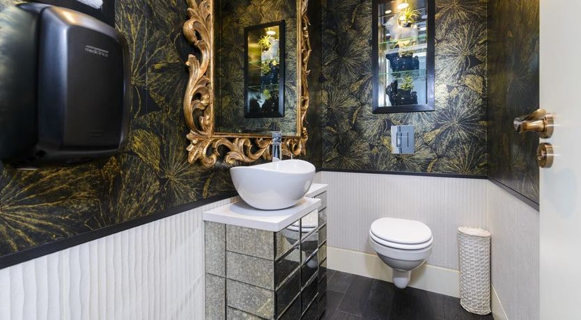 Photo of Victoria House Hotel