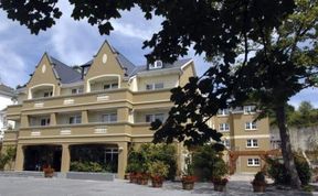 Photo of Earls Court Hotel