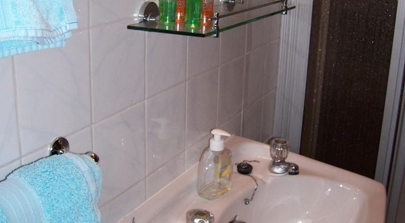 Photo of An Caladh Gearr Thatched Cottage