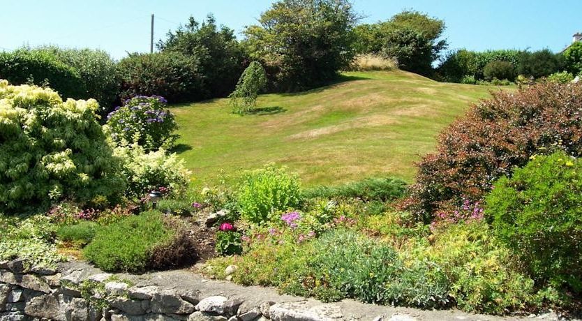 Photo of An Caladh Gearr Thatched Cottage