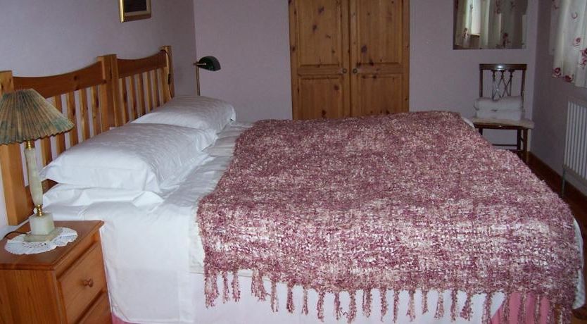 Photo of An Caladh Gearr Thatched Cottage