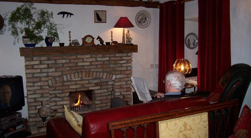 Photo of An Caladh Gearr Thatched Cottage