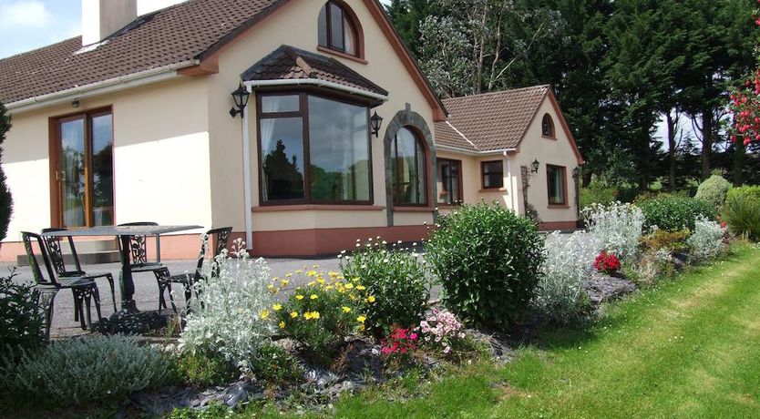 Photo of O'Sheas Ceol Na Habhann B&B