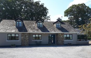 The Ring Farmhouse Holiday Cottage