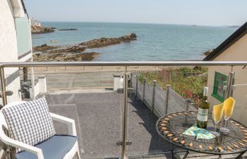 Min Y Traeth Holiday Cottage