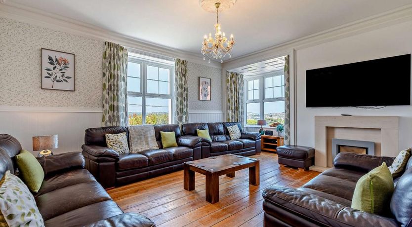 Photo of 11 Bed in Instow