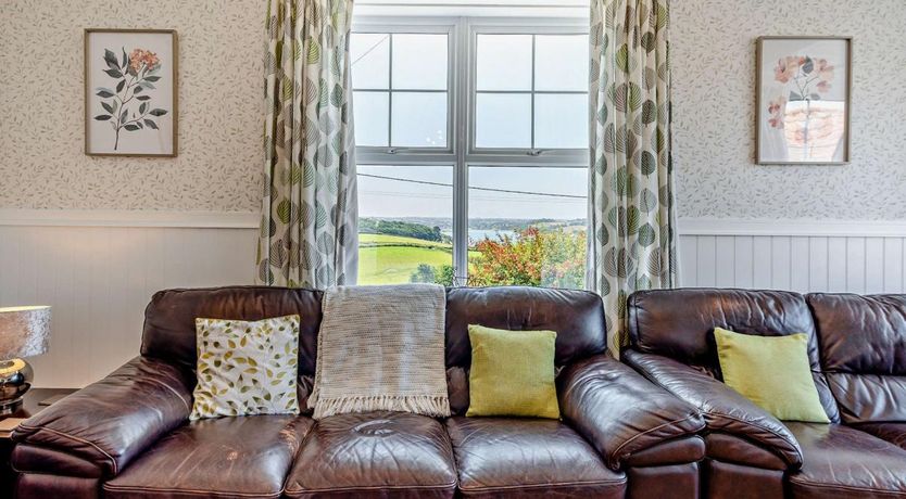 Photo of 11 Bed in Instow