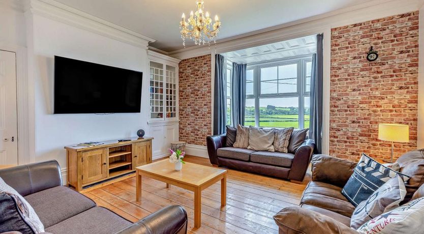 Photo of 11 Bed in Instow