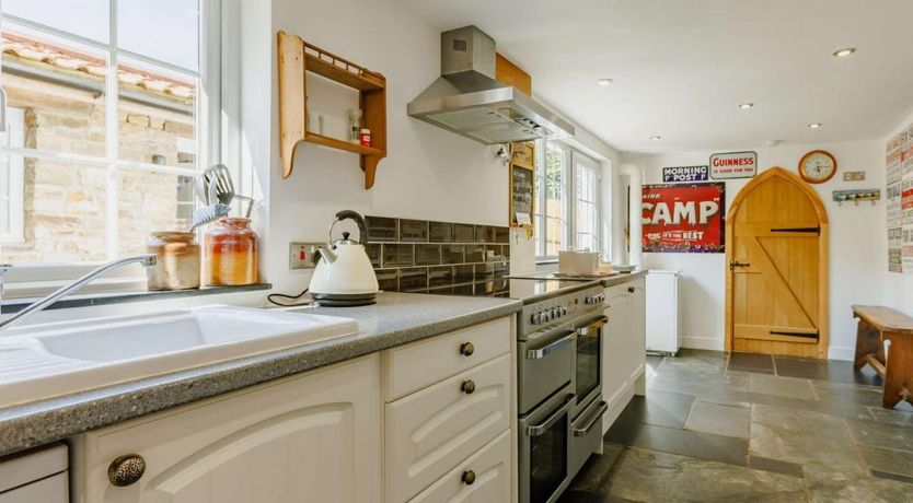 Photo of 4 Bed in Littleham