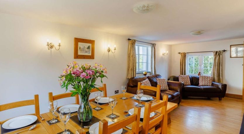 Photo of 4 Bed in Littleham