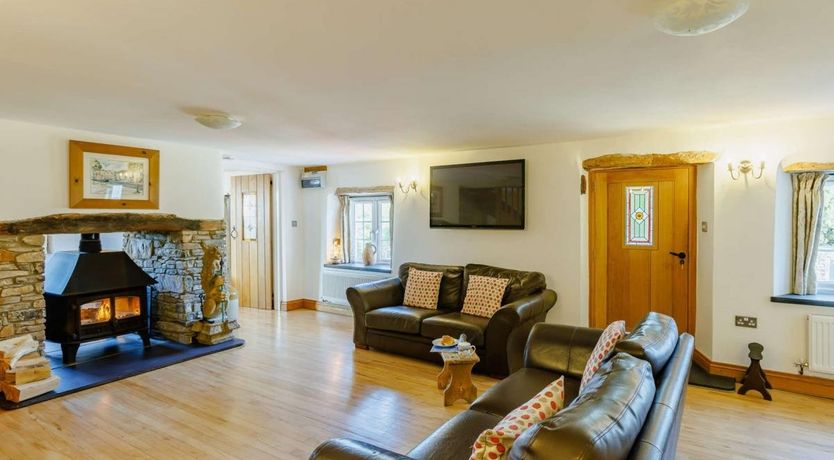 Photo of 4 Bed in Littleham