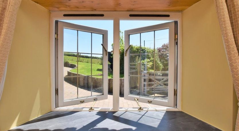 Photo of 2 Bed in Middle Marwood