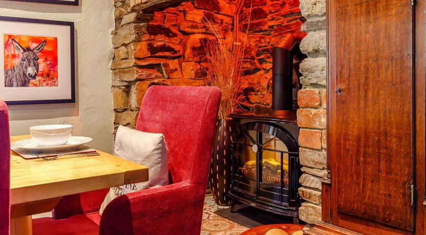 Photo of 4 Bed in Jacobstow