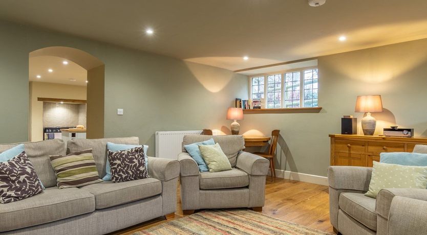 Photo of 3 Bed in Axminster