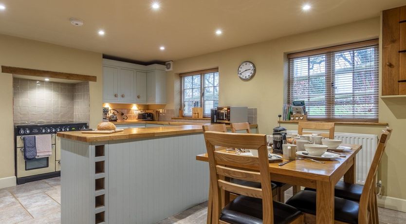 Photo of 3 Bed in Axminster